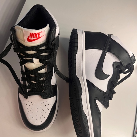 Nike Dunk High Panda Boy Size 5Y - Picture 4 of 5